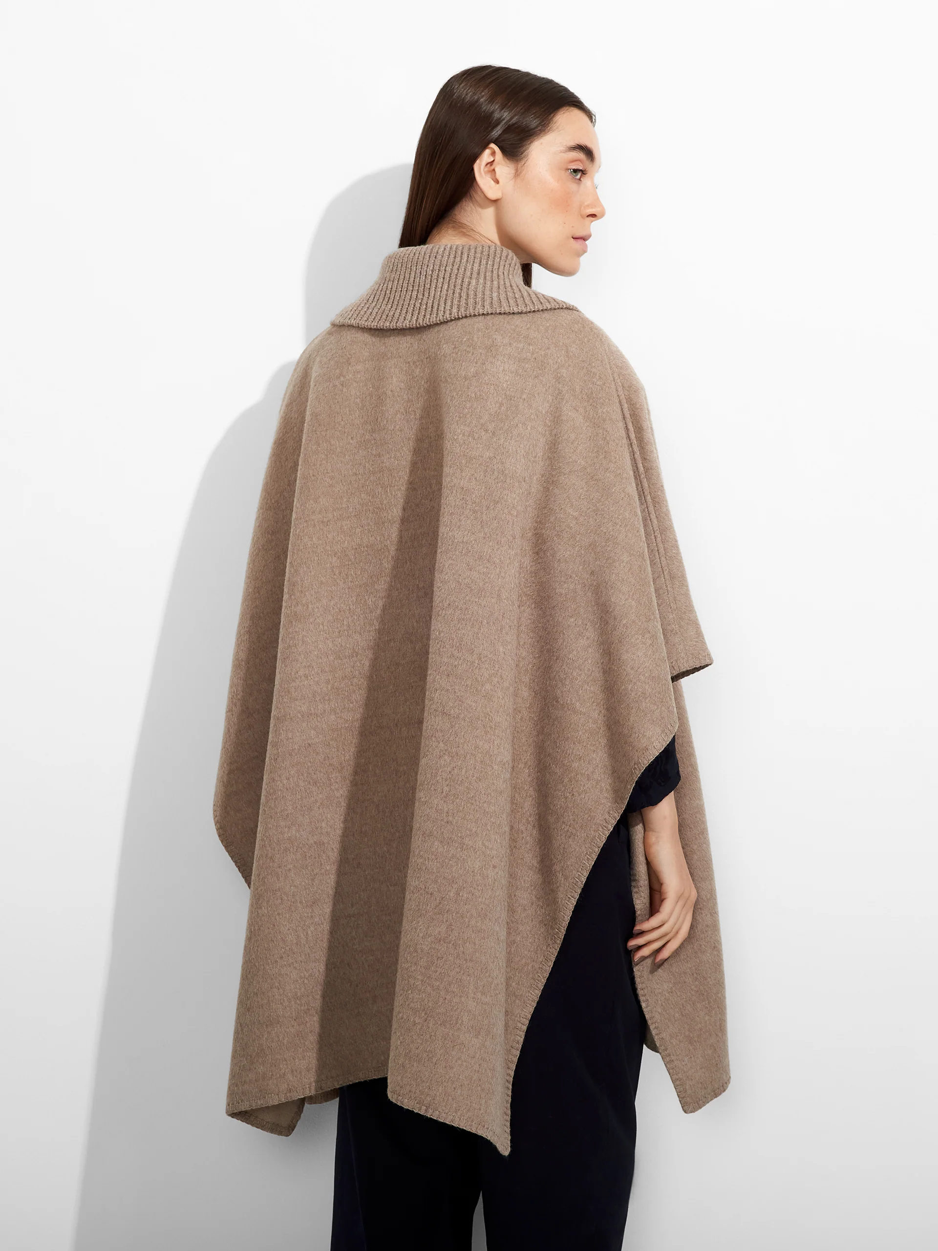 Capa Zendaya De Baby Alpaca Color Marrón - Image 3