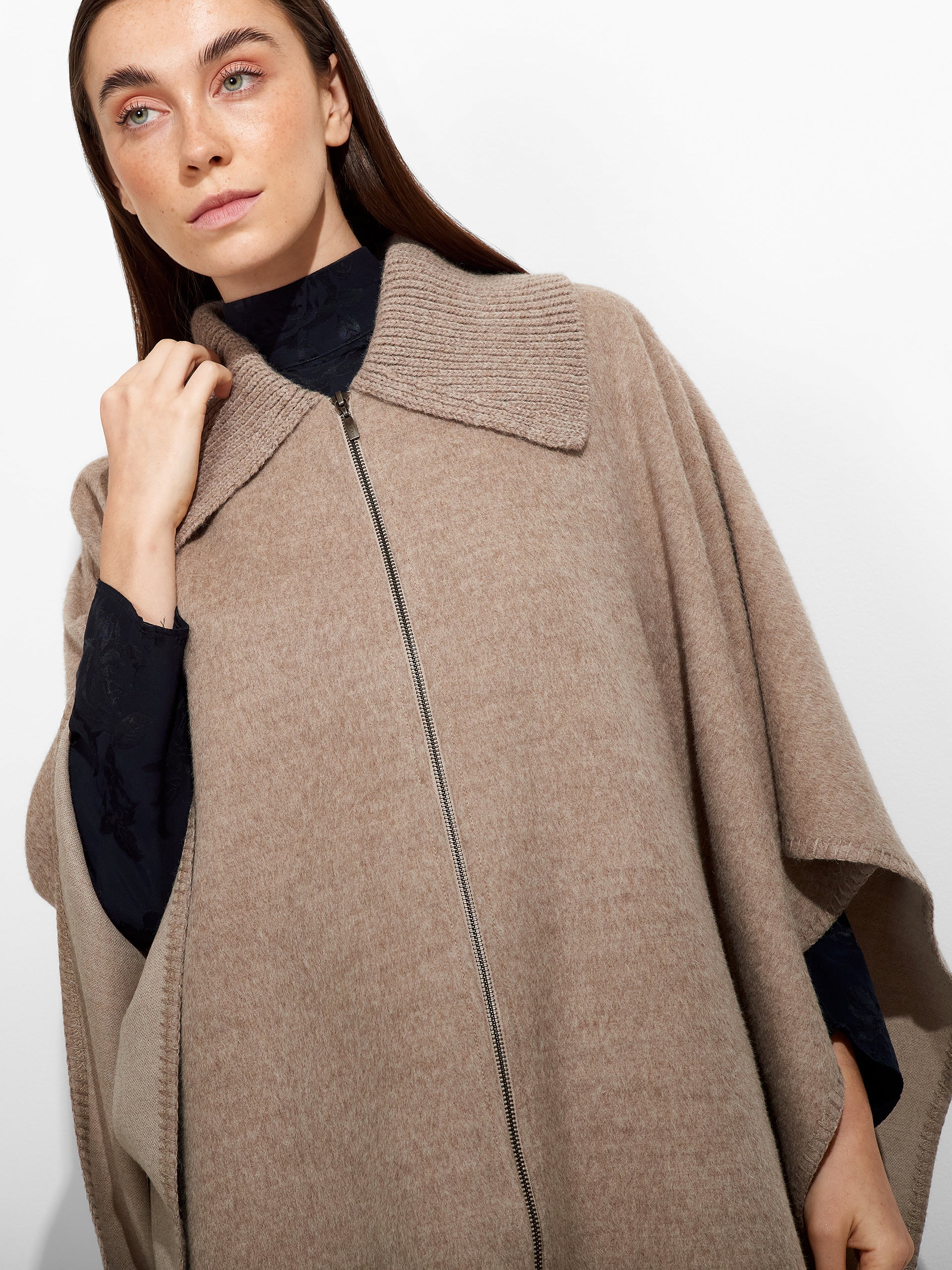 Capa Zendaya De Baby Alpaca Color Marrón - Image 5