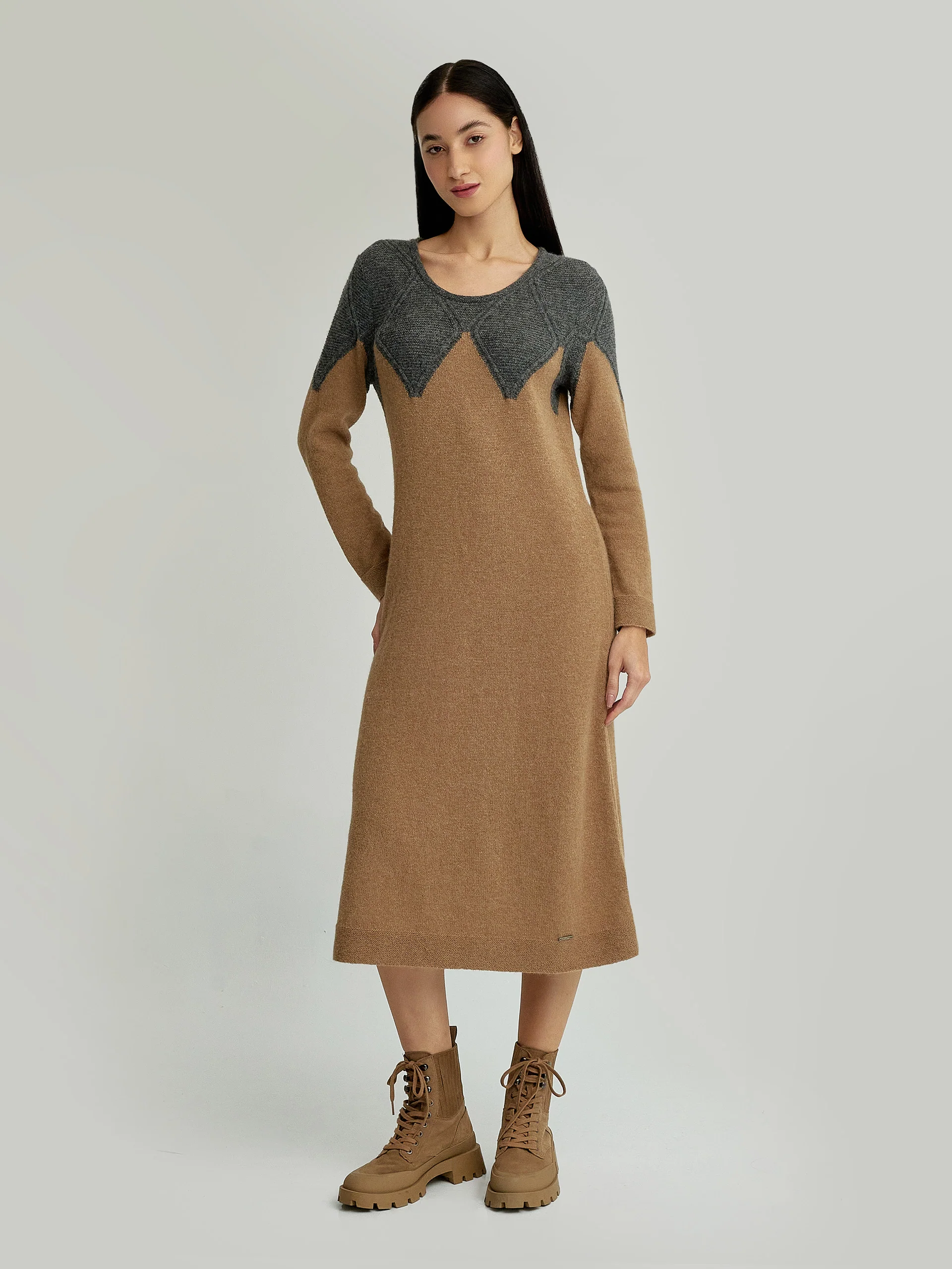 Vestido Yelissa De Baby Alpaca Color Camel - Image 4